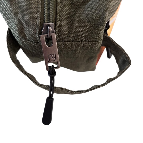 Avalanche Outdoor Supply Co Essentials Mountain Landscape Print Men's travel Bag - Picture 4 of 11